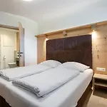 Apart33 2-3c Apartment