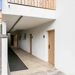 Apart33 2-3c *